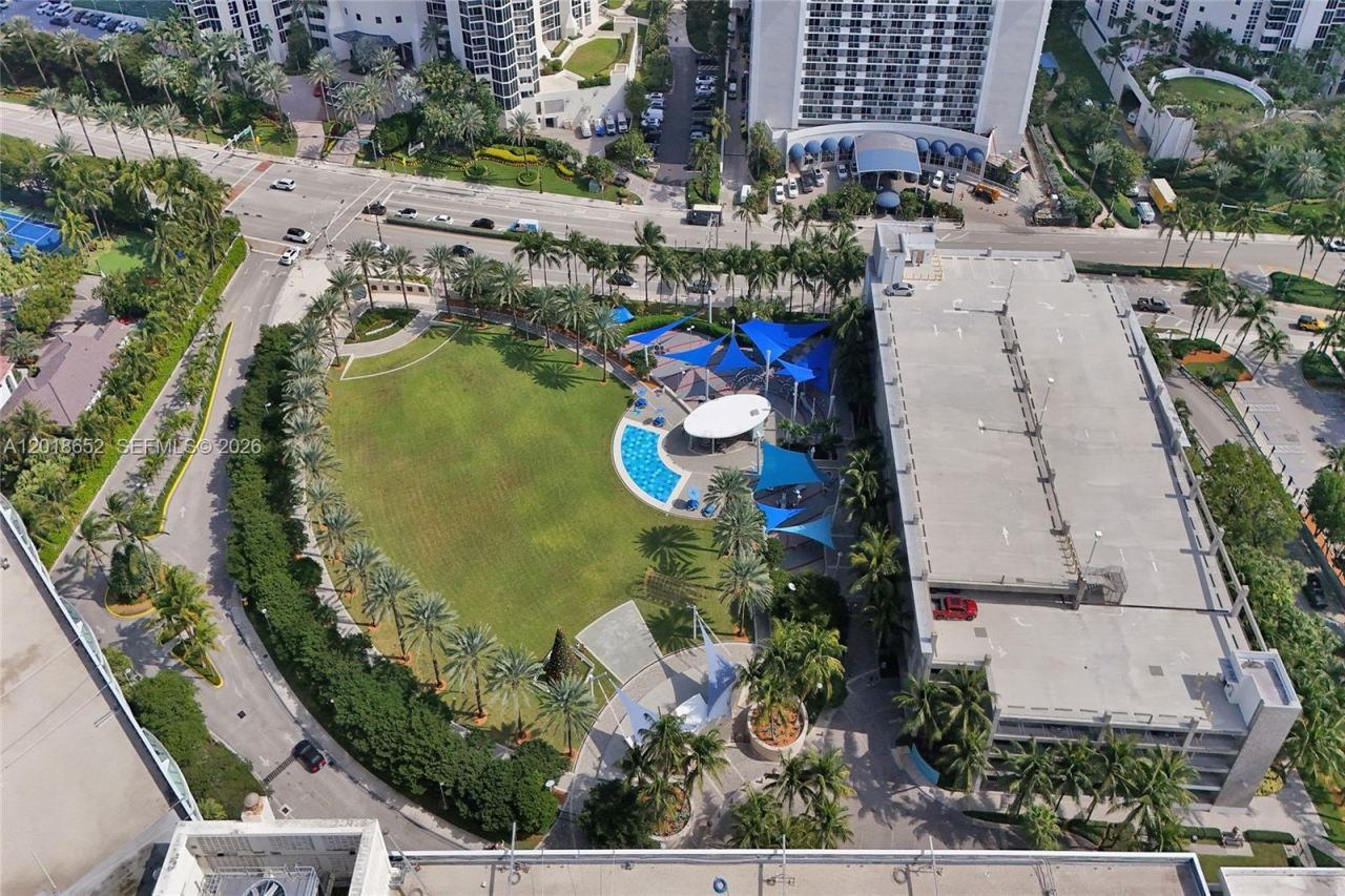 19370 Collins Ave , Unit 426, Sunny Isles Beach, FL 33160 Photo