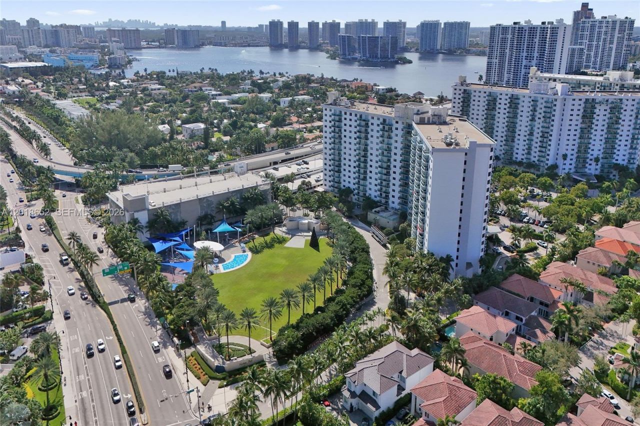 19370 Collins Ave , Unit 426, Sunny Isles Beach, FL 33160 Photo