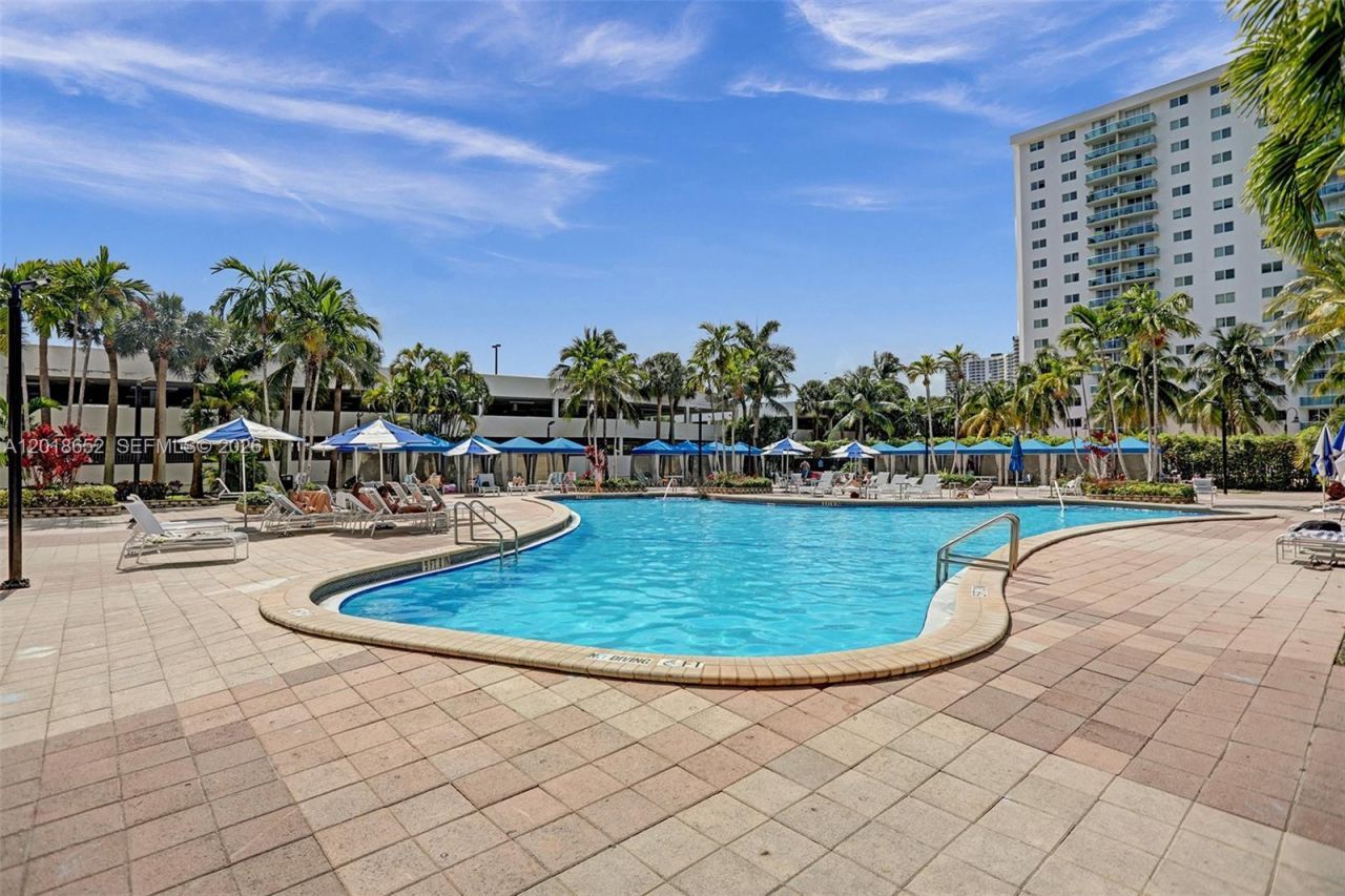 19370 Collins Ave , Unit 426, Sunny Isles Beach, FL 33160 Photo