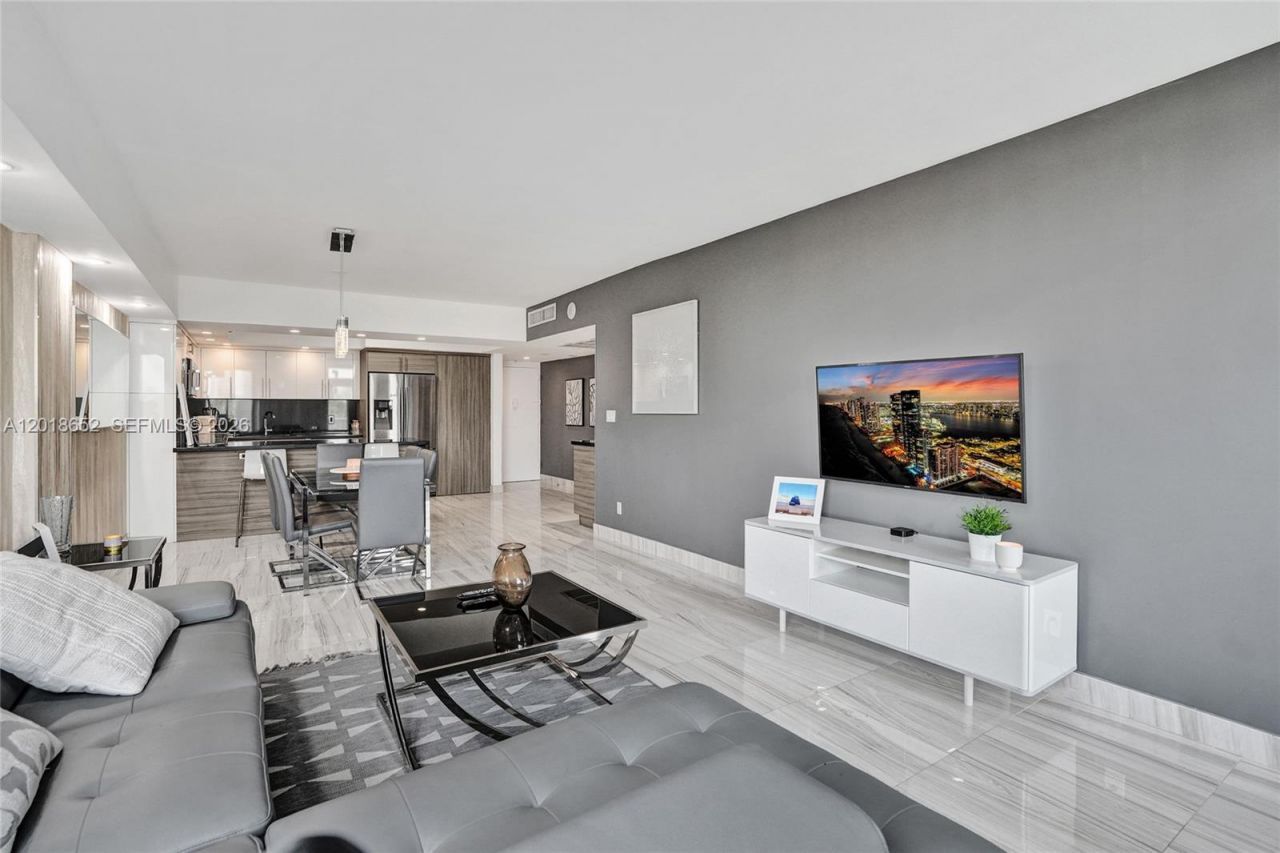 19370 Collins Ave , Unit 426, Sunny Isles Beach, FL 33160 Photo