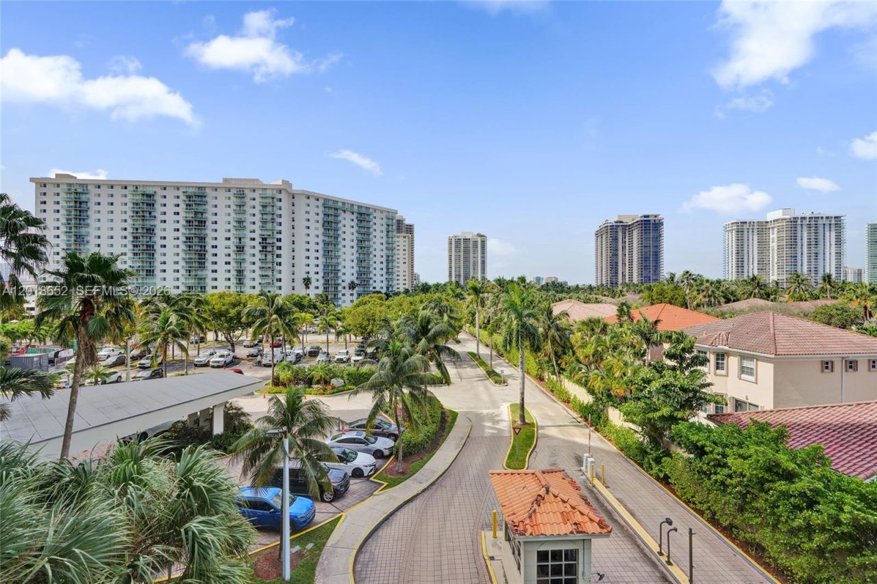 19370 Collins Ave , Unit 426, Sunny Isles Beach, FL 33160 Photo