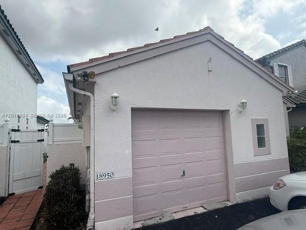 18950 NW 22nd St , Pembroke Pines, FL 33029