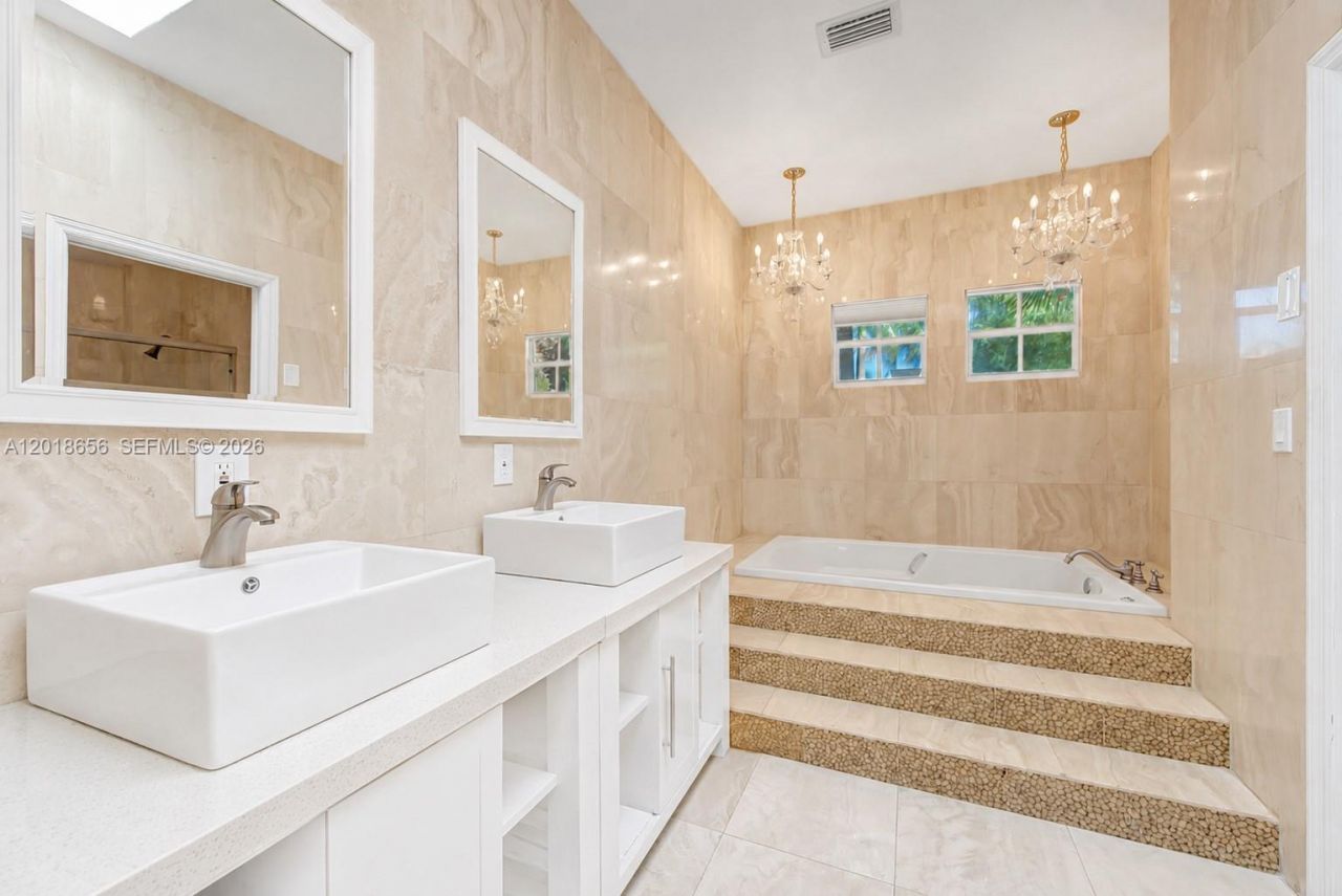 224 S Coconut Ln , Miami Beach, FL 33139 Photo