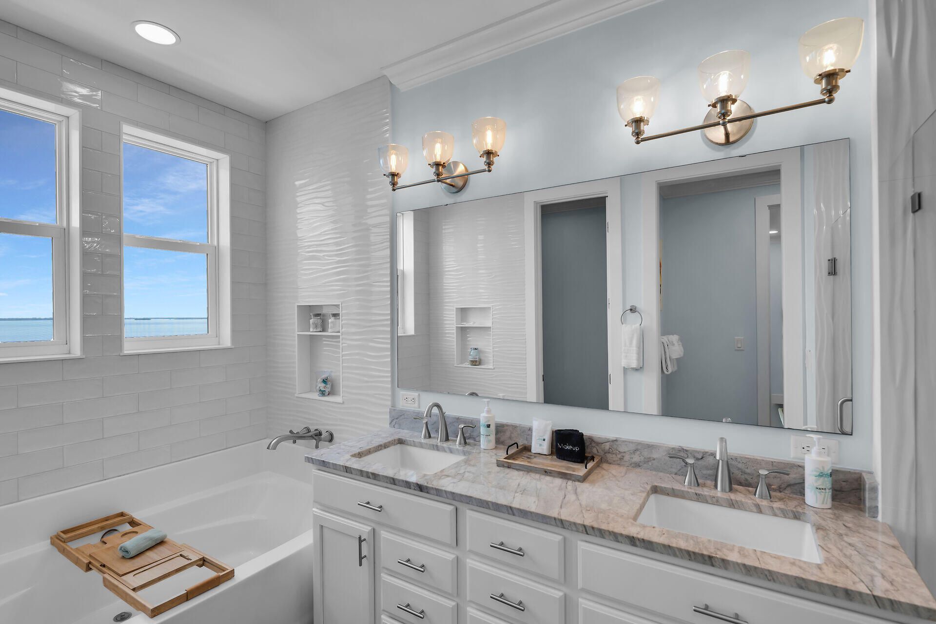 17387 Dolphin Street E, Sugarloaf Key, FL 33042 Photo