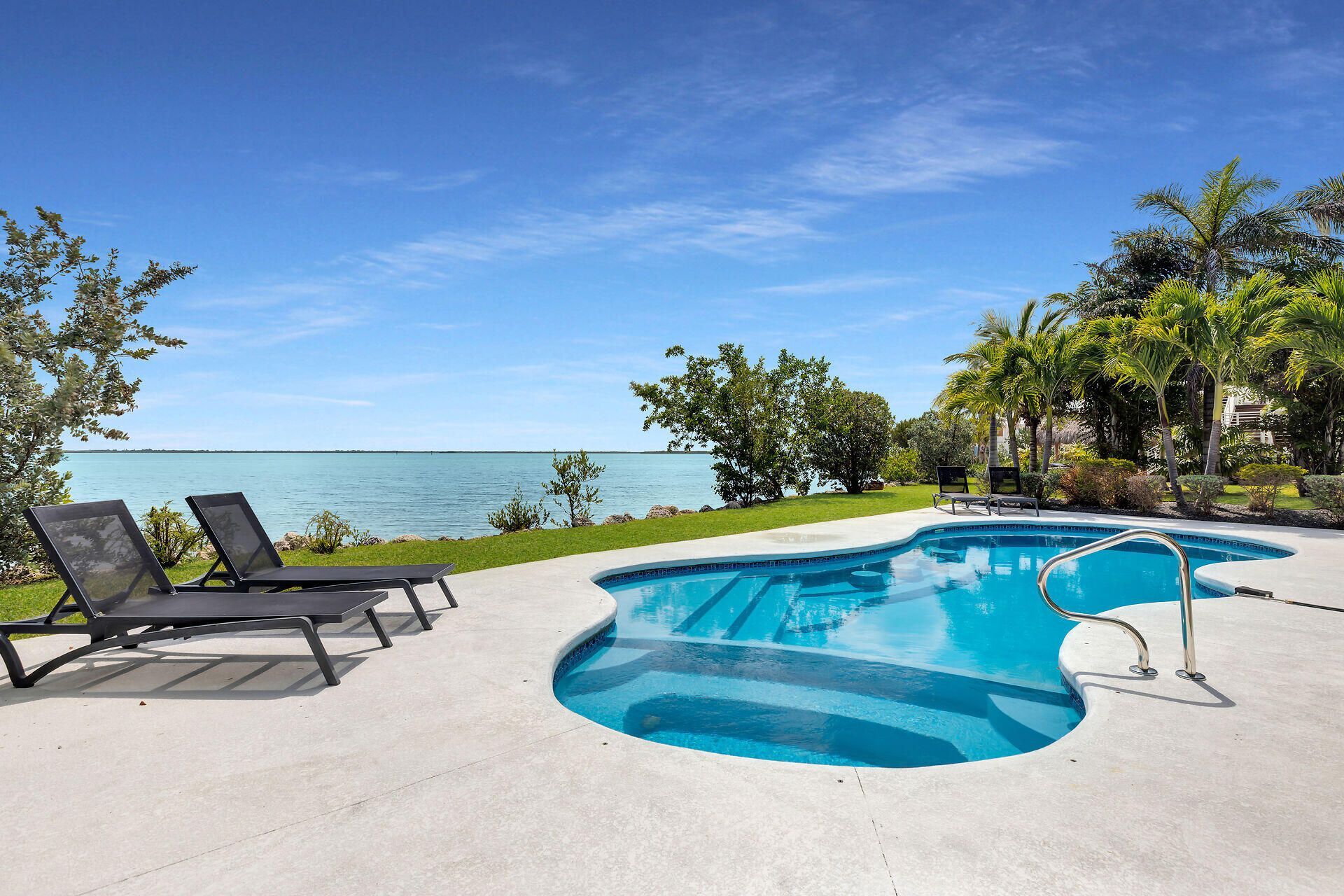 17387 Dolphin Street E, Sugarloaf Key, FL 33042 Photo