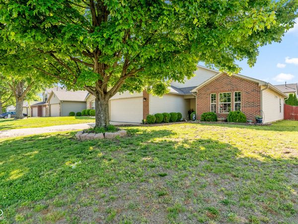 873 Queensgate Drive , Greenwood, IN 46143
