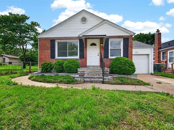1127 Pembroke Drive, St Louis, MO 63119