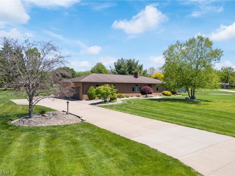 2615 Canaan Drive, Uniontown, OH 44685 Photo 2