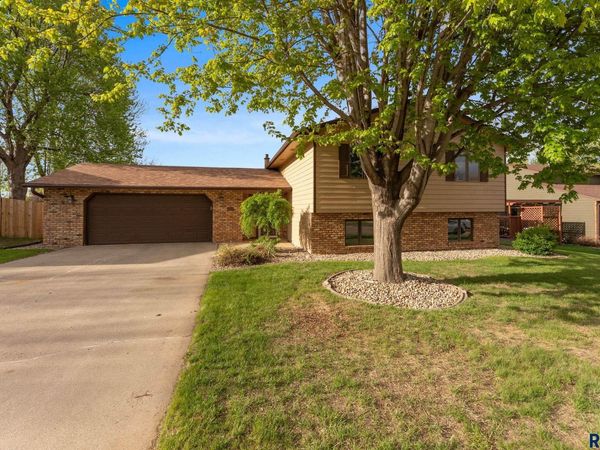 6200 W Oscar Howe Cir, Sioux Falls, SD 57106