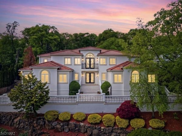 27 Mountainwood Ct, Totowa, NJ 07512