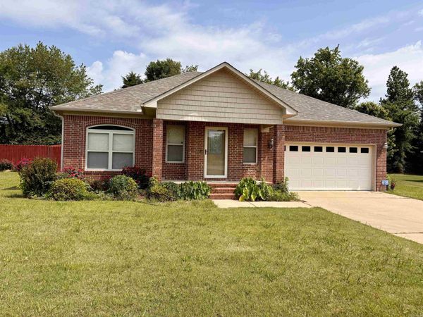 600 Meadow Lynn Drive , Morrilton, AR 72110