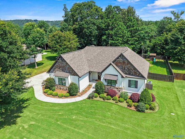 180 Greystone Pass, Guntersville, AL 35976