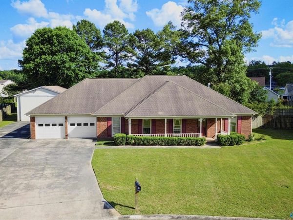 2816 Winthrop Drive, Decatur, AL 35603