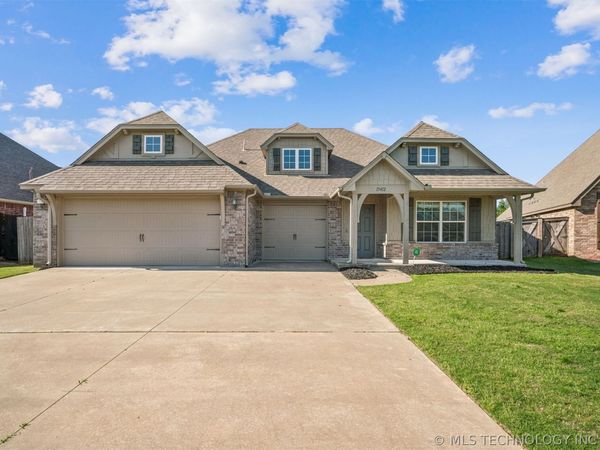 15412 E 87th Street North , Owasso, OK 74055