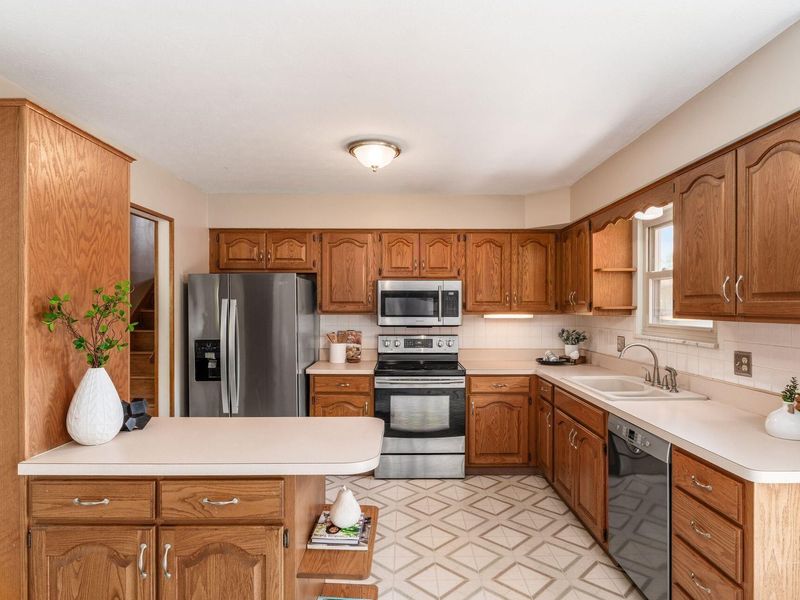 305 Muskingum Drive, Columbus, OH 43230 Photo 7