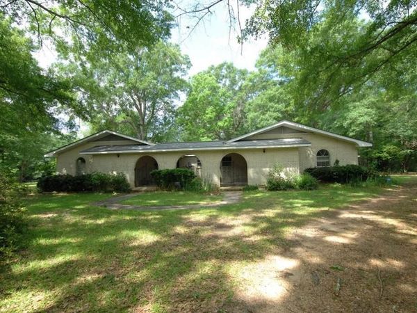 1083 Highway 35, Sandy Hook, MS 39478