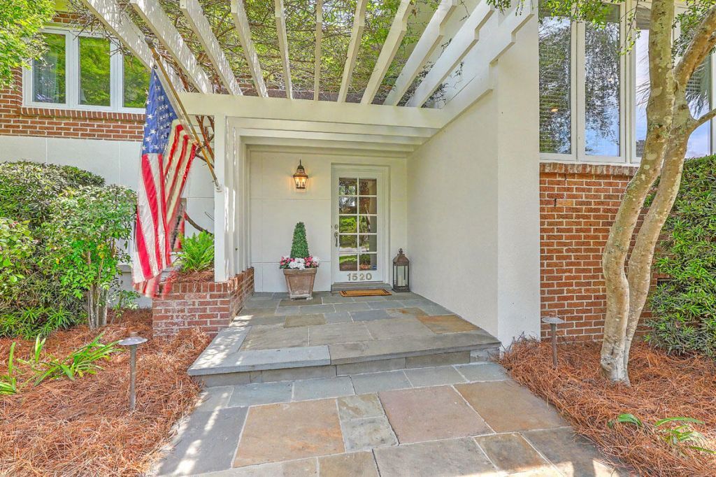 1520 Fairway Drive Photo 2
