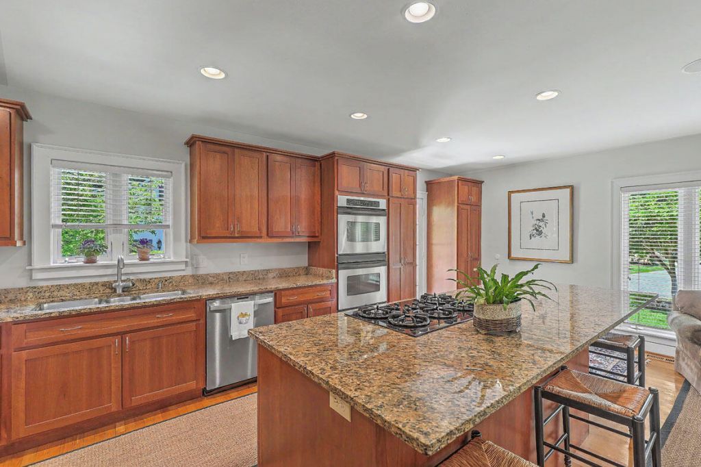 1520 Fairway Drive Photo 9