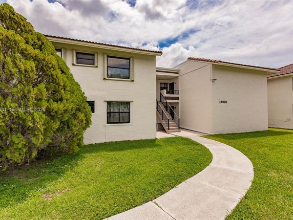 10833 NW 7th St , Unit 10-22, Miami, FL 33172