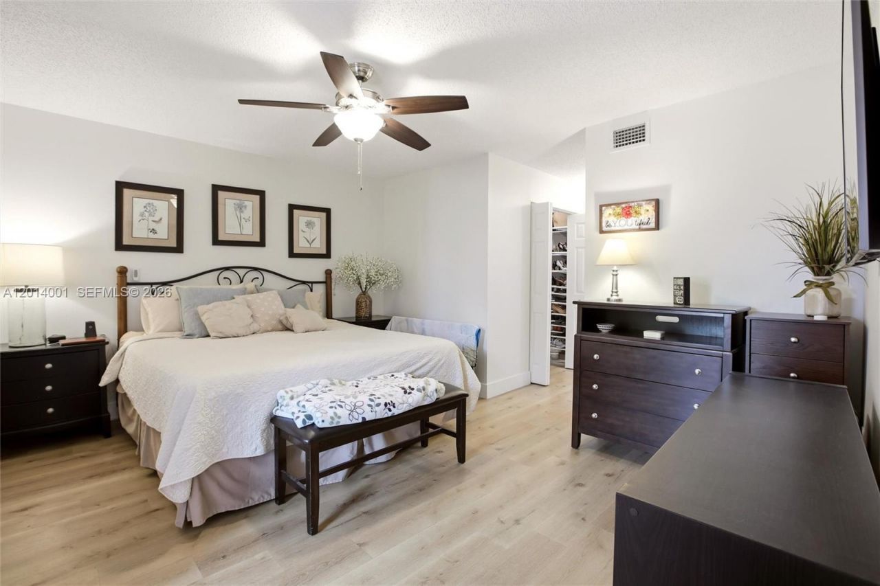 10833 NW 7th St , Unit 10-22, Miami, FL 33172 Photo