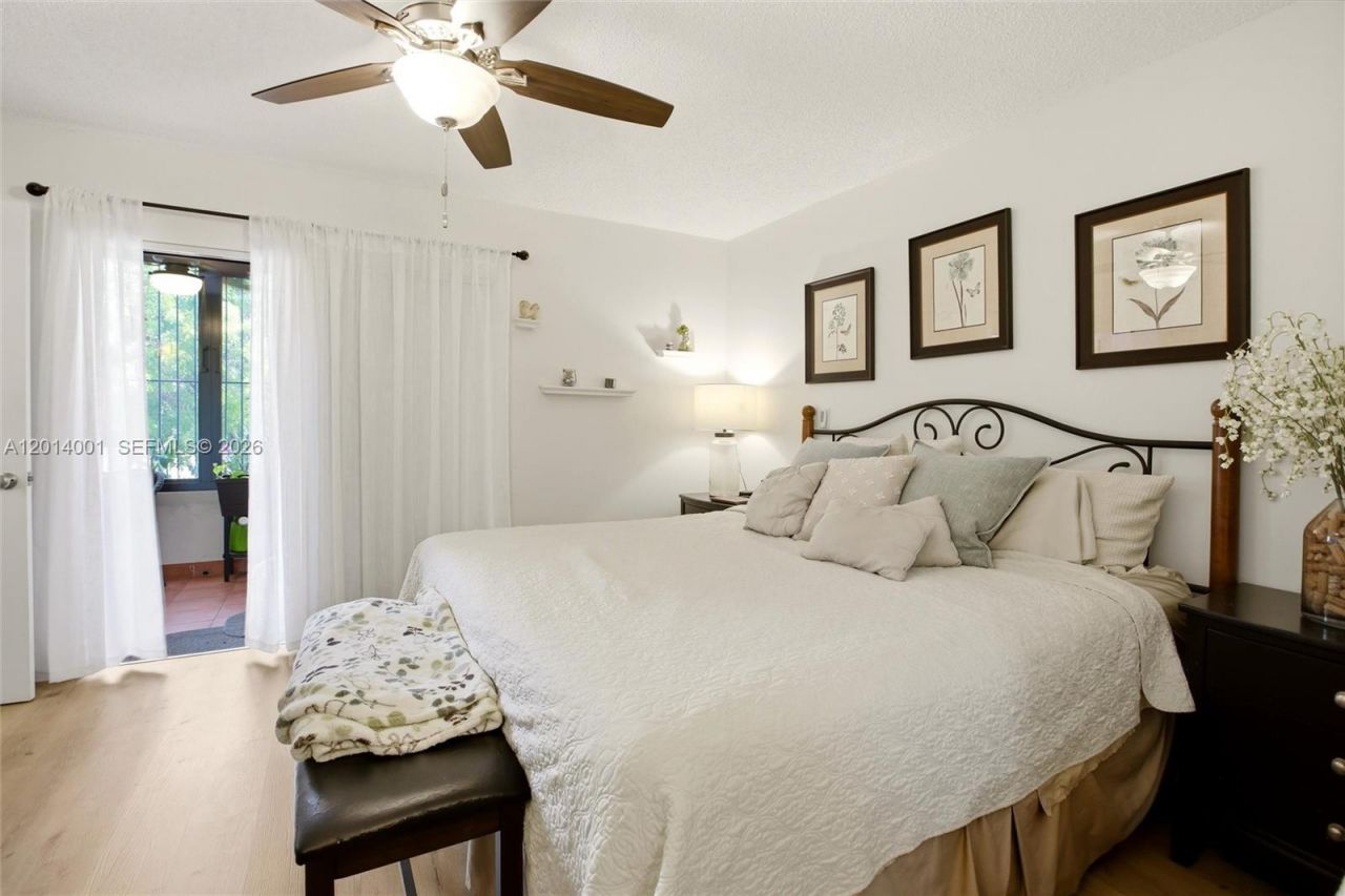10833 NW 7th St , Unit 10-22, Miami, FL 33172 Photo