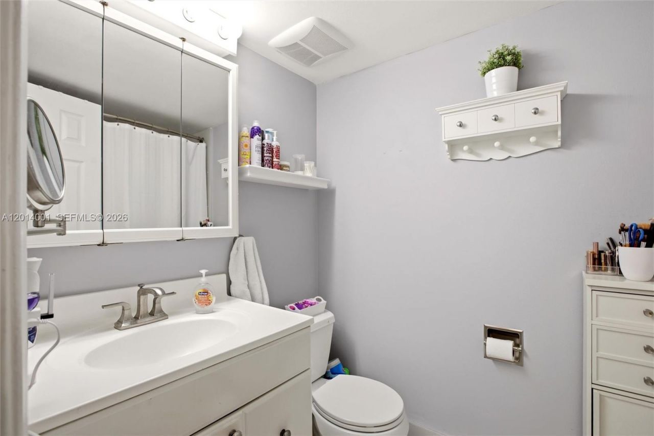 10833 NW 7th St , Unit 10-22, Miami, FL 33172 Photo