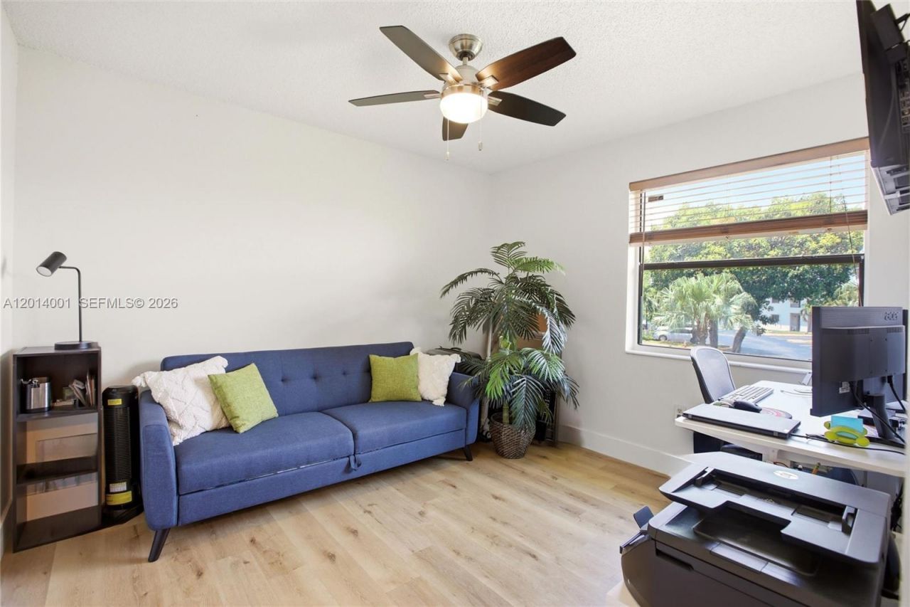 10833 NW 7th St , Unit 10-22, Miami, FL 33172 Photo