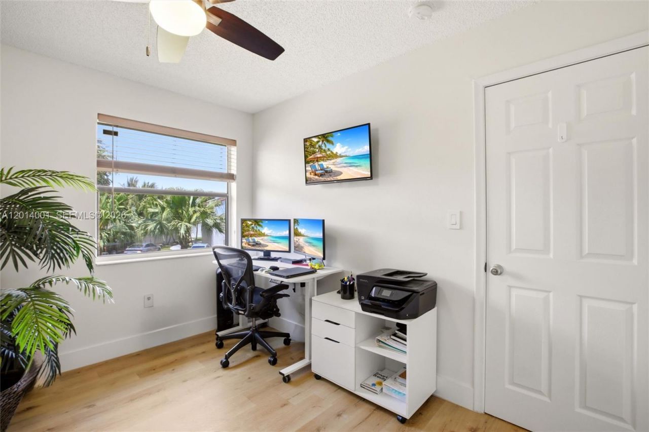 10833 NW 7th St , Unit 10-22, Miami, FL 33172 Photo