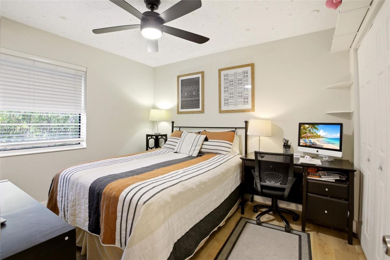 10833 NW 7th St , Unit 10-22, Miami, FL 33172 Photo