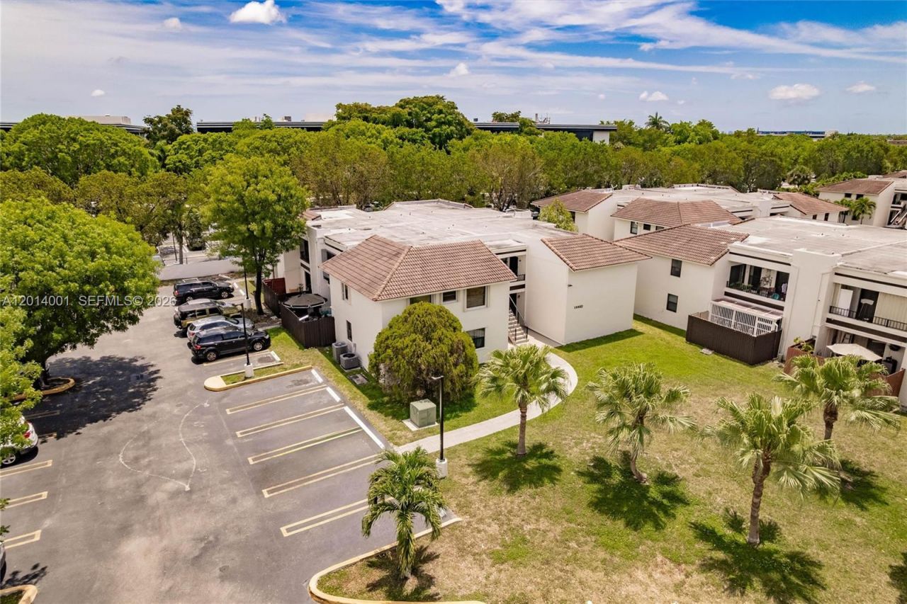 10833 NW 7th St , Unit 10-22, Miami, FL 33172 Photo