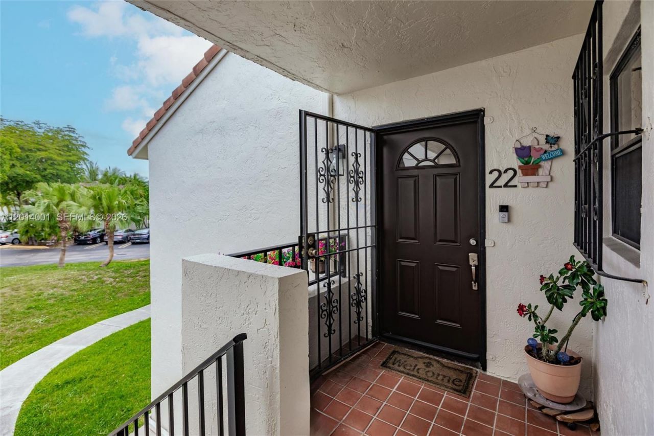 10833 NW 7th St , Unit 10-22, Miami, FL 33172 Photo