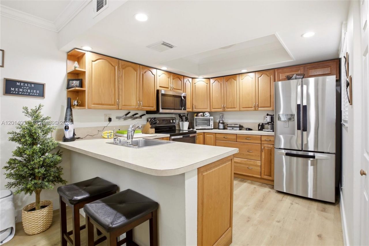 10833 NW 7th St , Unit 10-22, Miami, FL 33172 Photo