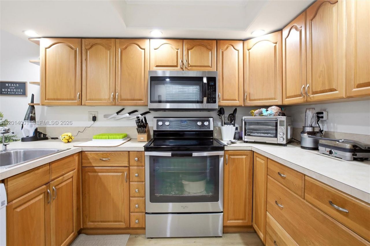 10833 NW 7th St , Unit 10-22, Miami, FL 33172 Photo