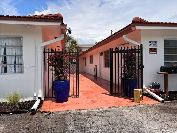 1140 NE 24th Ave , Unit 1-4, Pompano Beach, FL 33062
