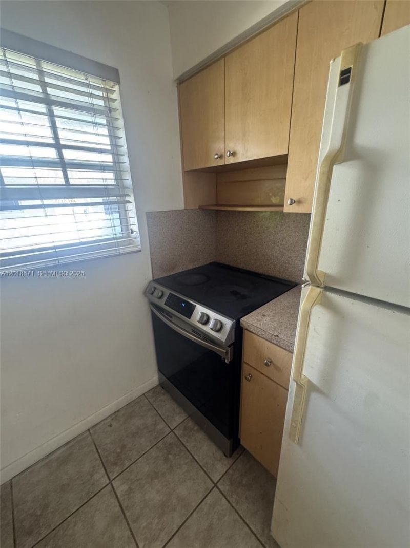 923 SE 2nd Ave , Unit 4, Hallandale Beach, FL 33009 Photo