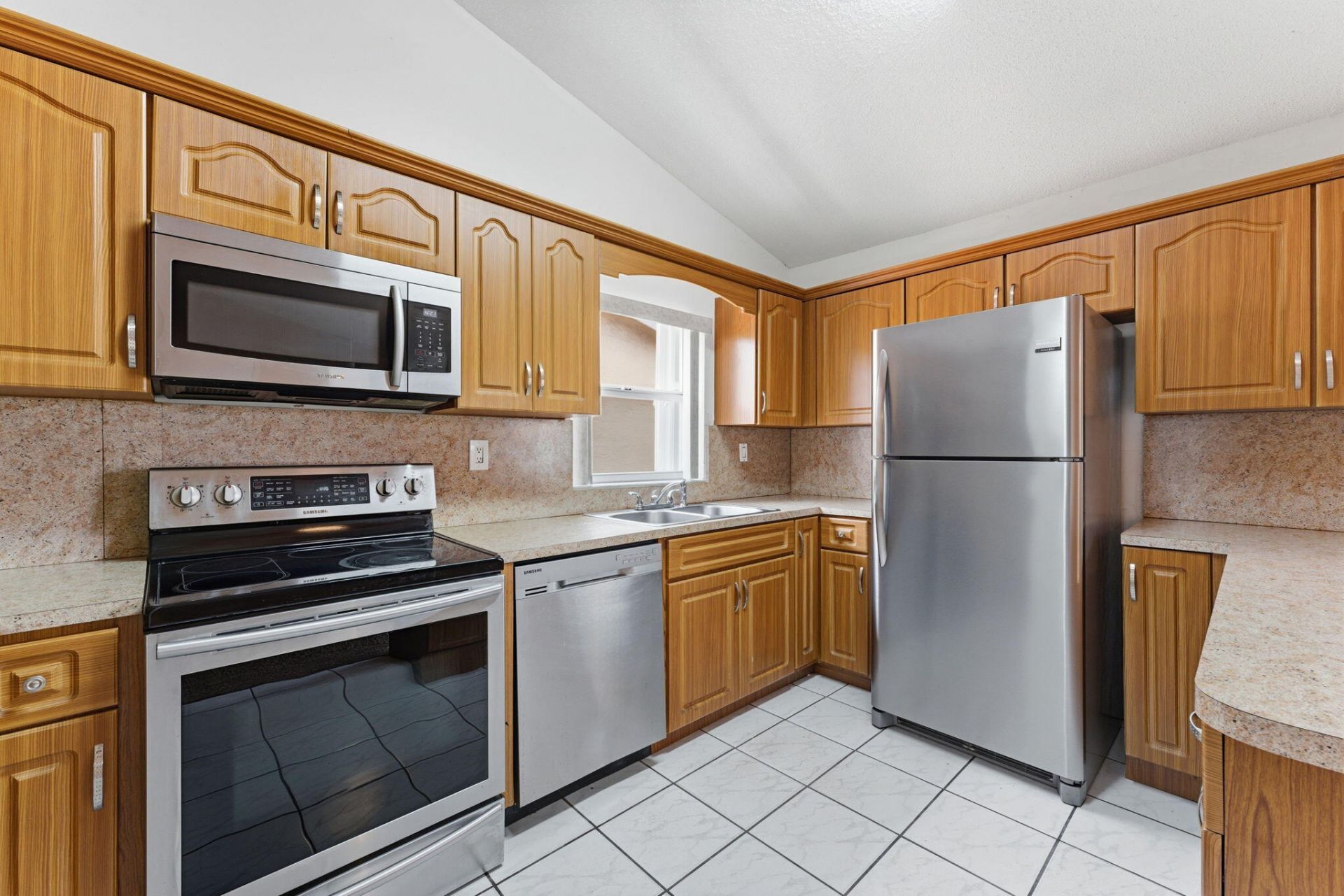 19035 NW 54th Place, Miami Gardens, FL 33055 Photo