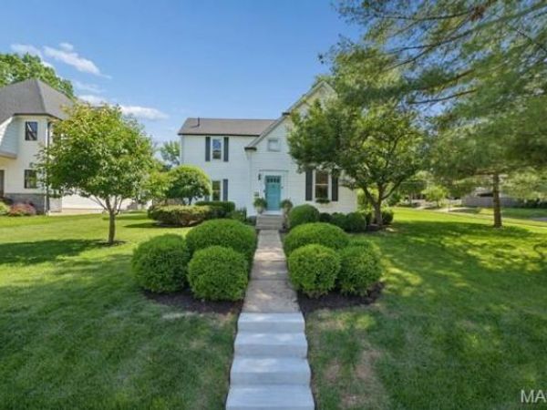 340 W Essex Avenue, Kirkwood, MO 63122