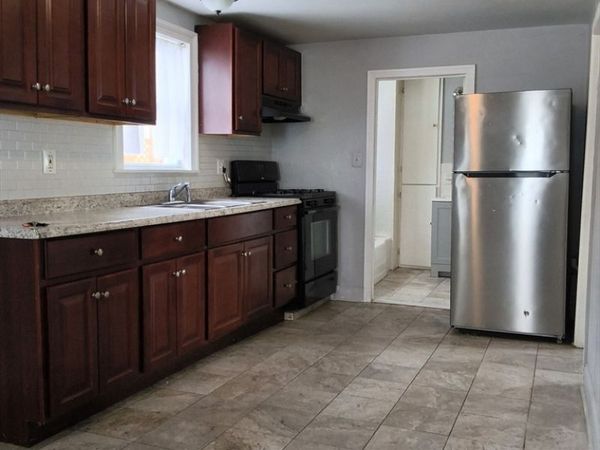 1808 Pleasant St, Unit 5, Fall River, MA 02723