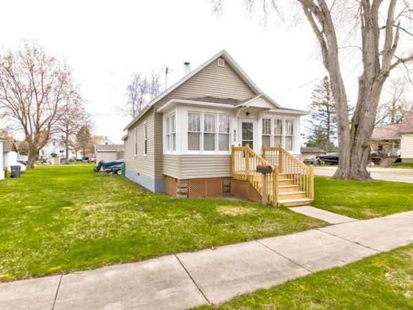 400 ELIZABETH AVENUE, Marinette, WI 54143