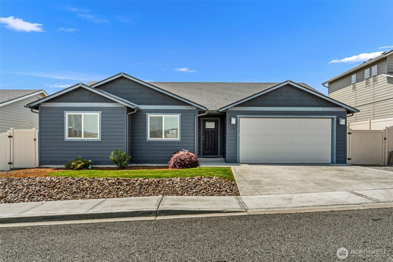 138 S Nevada Avenue, East Wenatchee, WA 98802 Main Photo