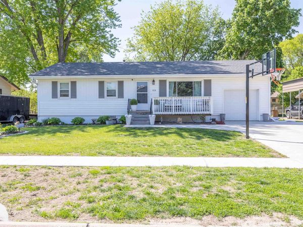 424 E 32nd Street, South Sioux City, NE 68776