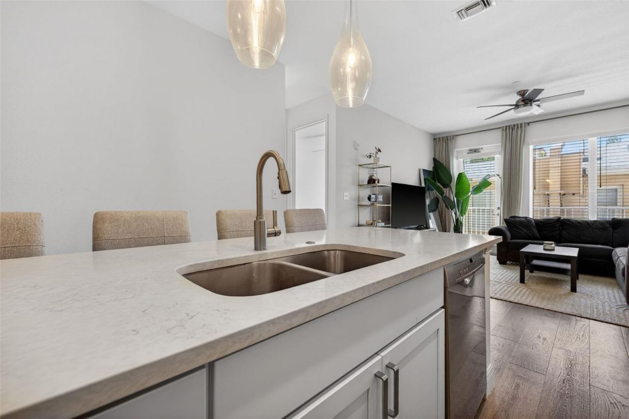 644 3rd Avenue S, Unit 202, Saint Petersburg, FL 33701 Photo