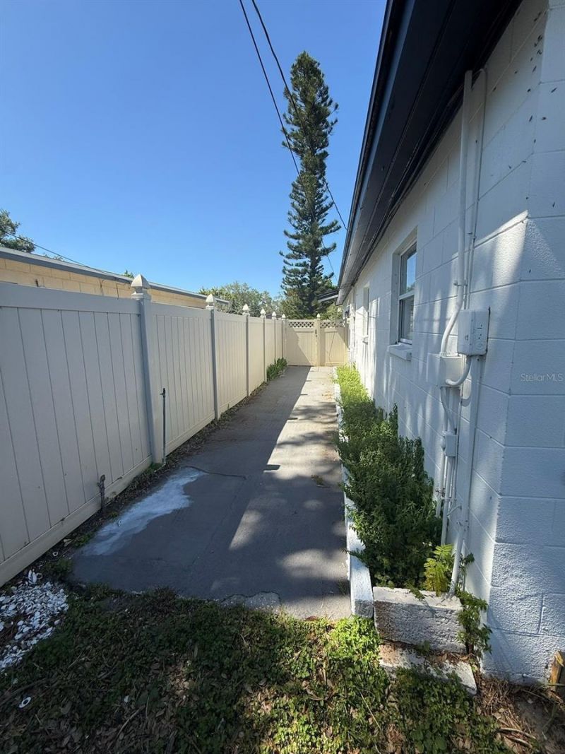 1842 Maryland Avenue Ne, Saint Petersburg, FL 33703 Photo