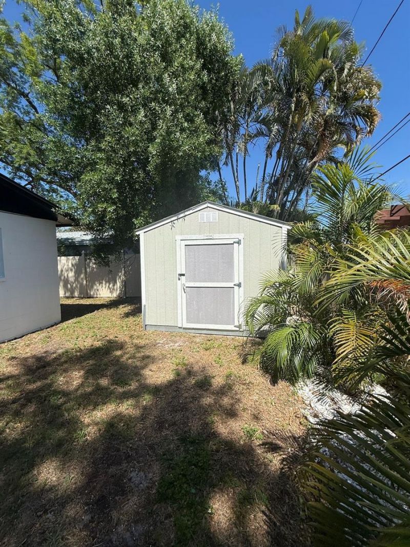 1842 Maryland Avenue Ne, Saint Petersburg, FL 33703 Photo