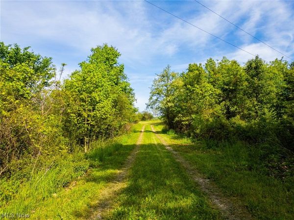 5123 School House Road , Frazeysburg, OH 43822