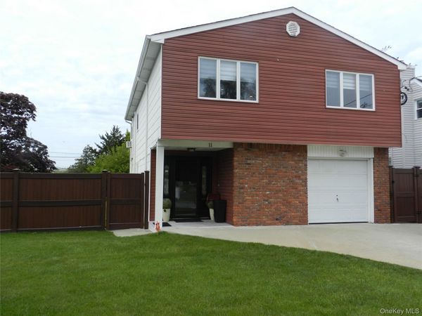 11 Carman Boulevard , Massapequa, NY 11758