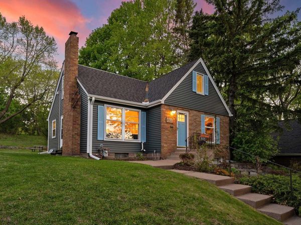 1890 Yorkshire Avenue , Saint Paul, MN 55116