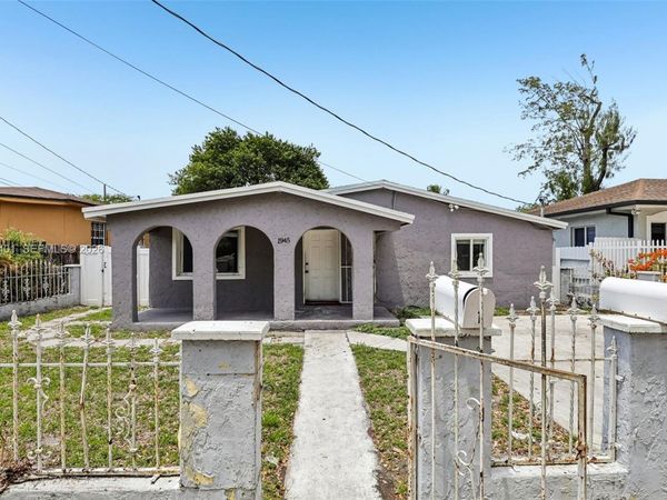 1945 NW 86th St , Miami, FL 33147