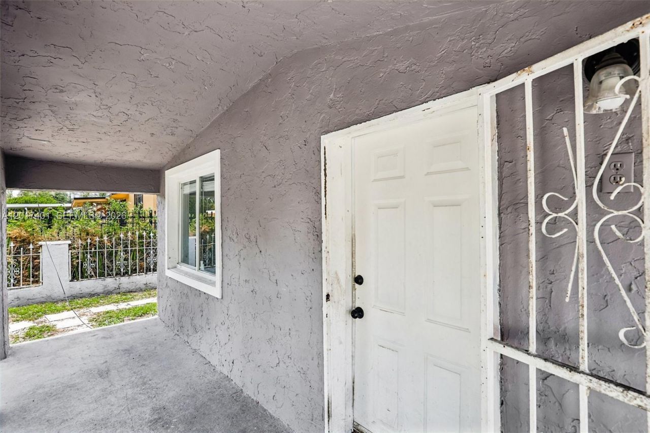 1945 NW 86th St , Miami, FL 33147 Photo