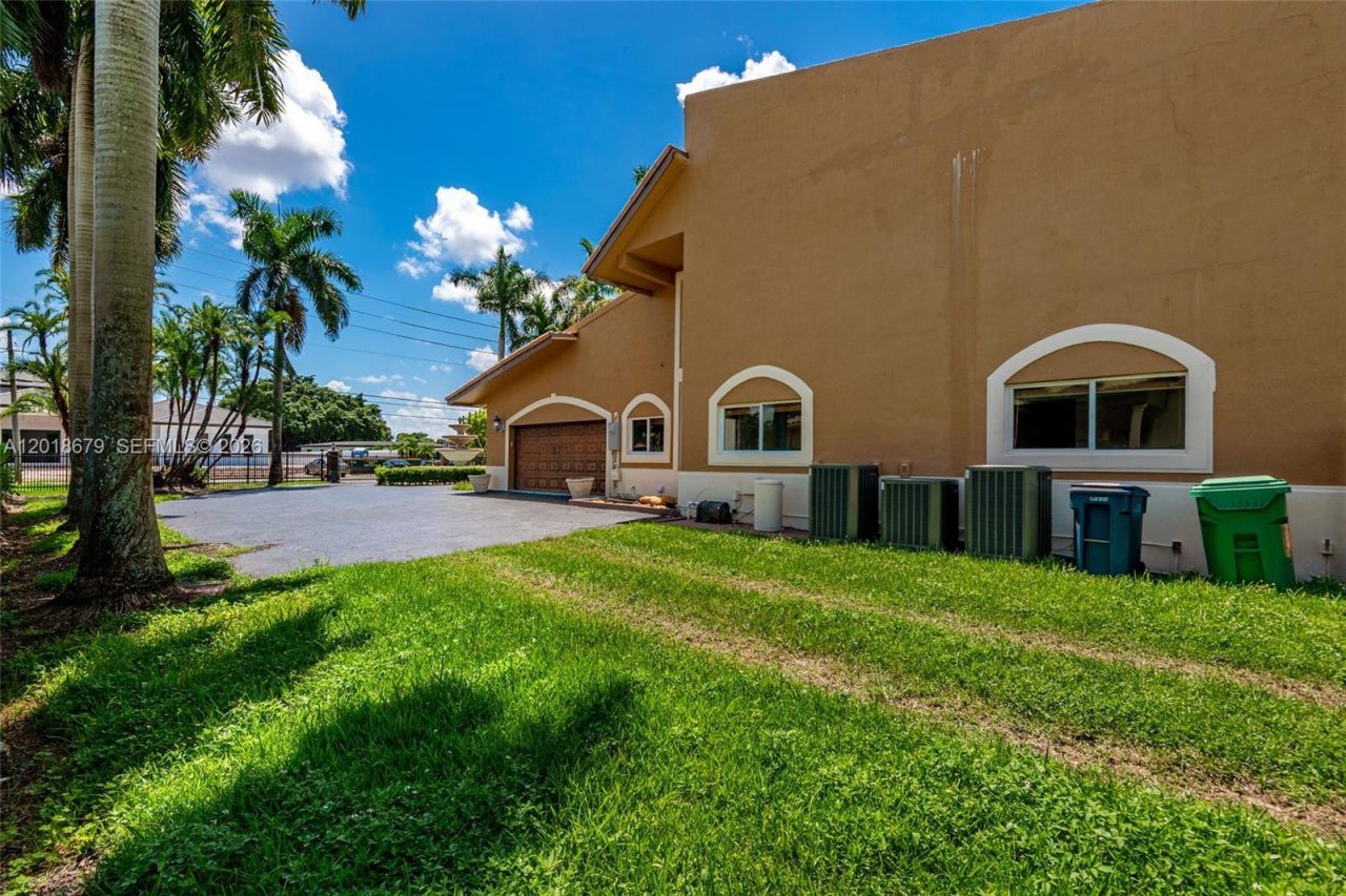 12425 SW 43rd St, Miami, FL 33175 Photo
